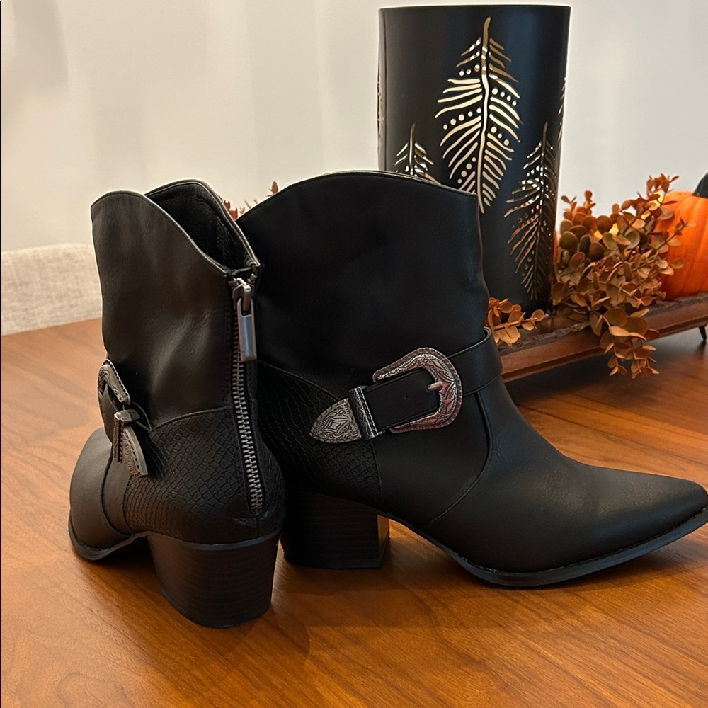 JUST FAB  western booty style Nashville size 9
